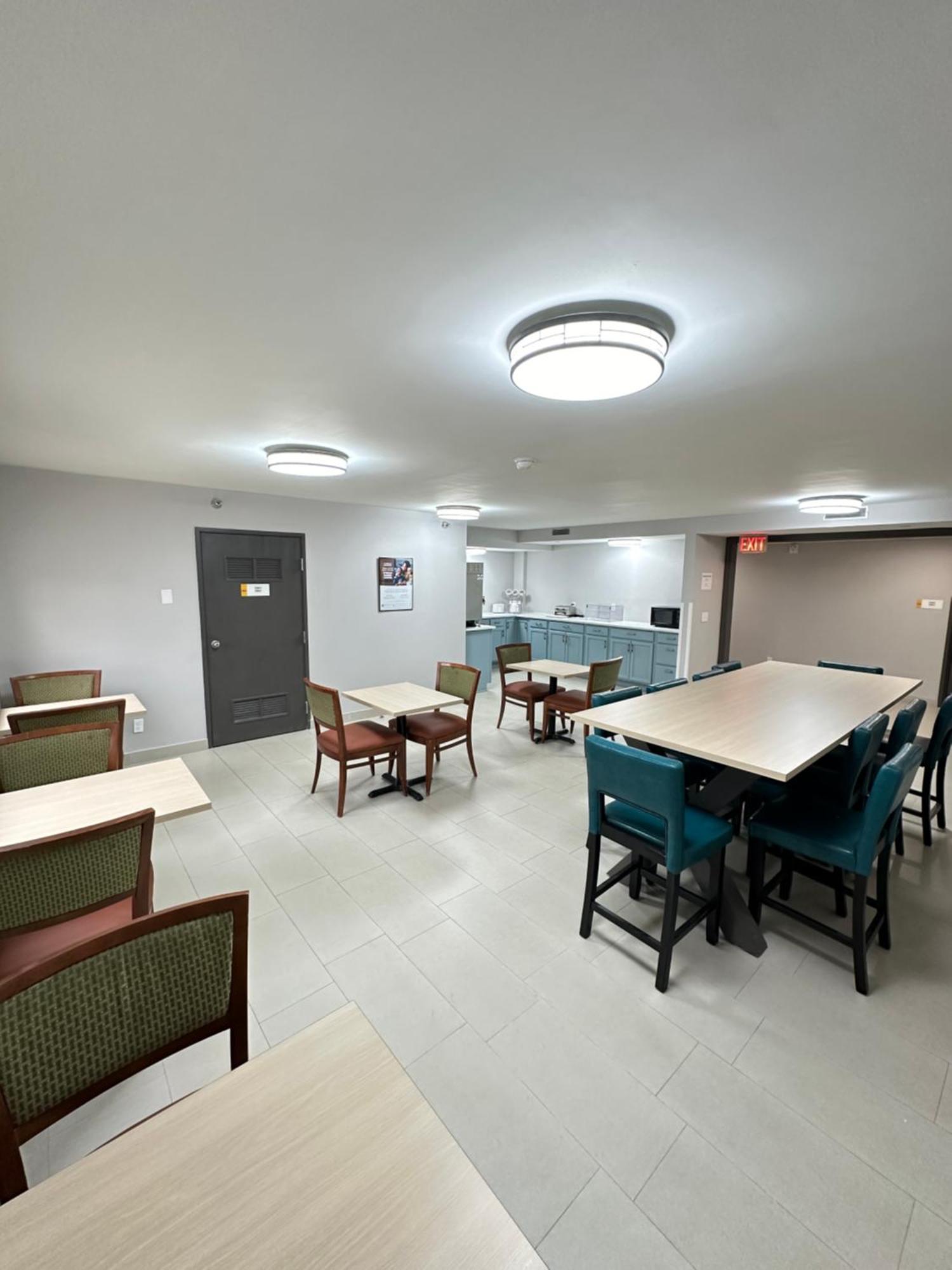 Days Inn By Wyndham Mandan Bismarck Area Exterior photo